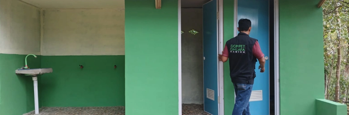 Exness爱心资助学校改造翻新卫生间(图2)